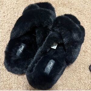Victoria’s Secret Slippers Size 7-8